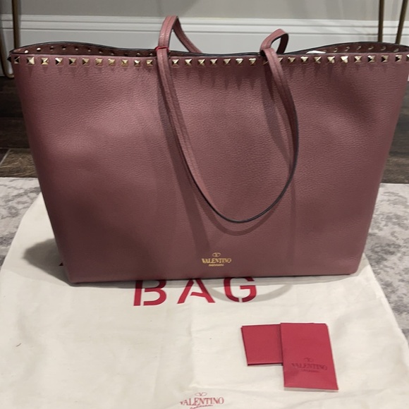 VALENTINO GARAVANI
Rockstud Large leather tote NWT - Picture 10 of 10
